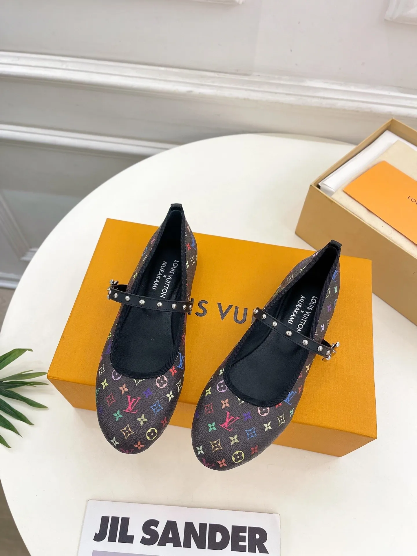 👟👟Ex-factory price 520🎃🎃LV | Louis Vuitton 25𝐬𝐬 2025 early spring new top version‼ ️The original version is the same, focusing on the latest LV Full of high-end feel! A popular model among bloggers at home and abroad, it’s retro and fashionable and looks amazing on your feet! Mainly recommended model on the official website★ ━━━━━ ЅᏇєєt ━━━━━ ▪️Upper: Highly customized rainbow-colored presbyopia leather ▪️Lining: imported sheepskin ▪️Outsole: original Italian leather outsole ▪️Shoe size: 35-39 (34, 40, 41, 42 customized)